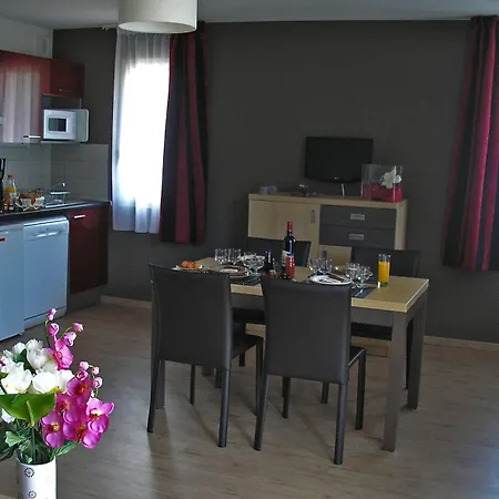Goelia Les Gorges De La Truyere Aparthotel